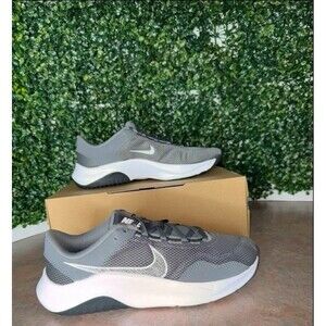 Mens 8- NIKE LEGEND ESSENTIAL 3  (NEW/NO BOX TOP)